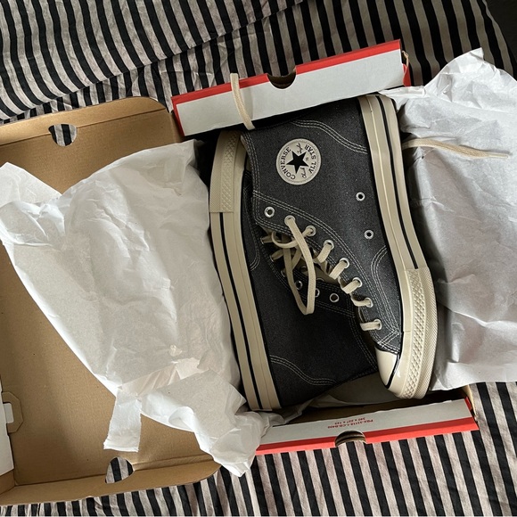 AVAILABLE - BNIB Converse Chuck 70s - Washed Gray/Black - Picture 3 of 7